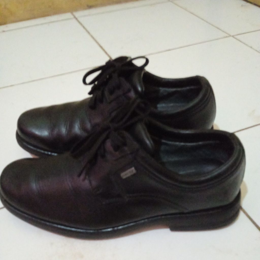 sepatu kulit clarks Air activ original second slip-on size 40-41