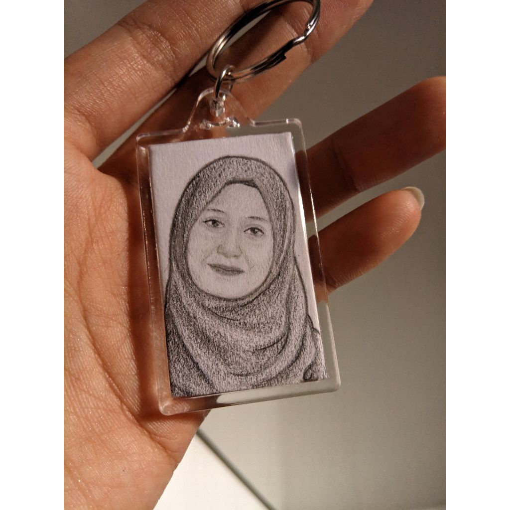 keychain sketsa wajah, handmade, gambar realistis, gantungan akrilik, manik manik, gambar wajah, kad