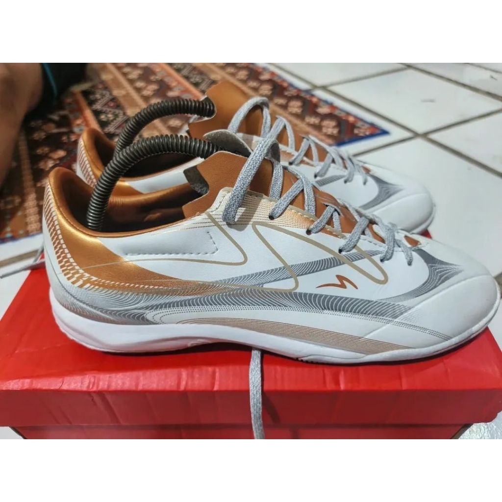 Sepatu Futsal Specs Galactica Morph White (SECOND)