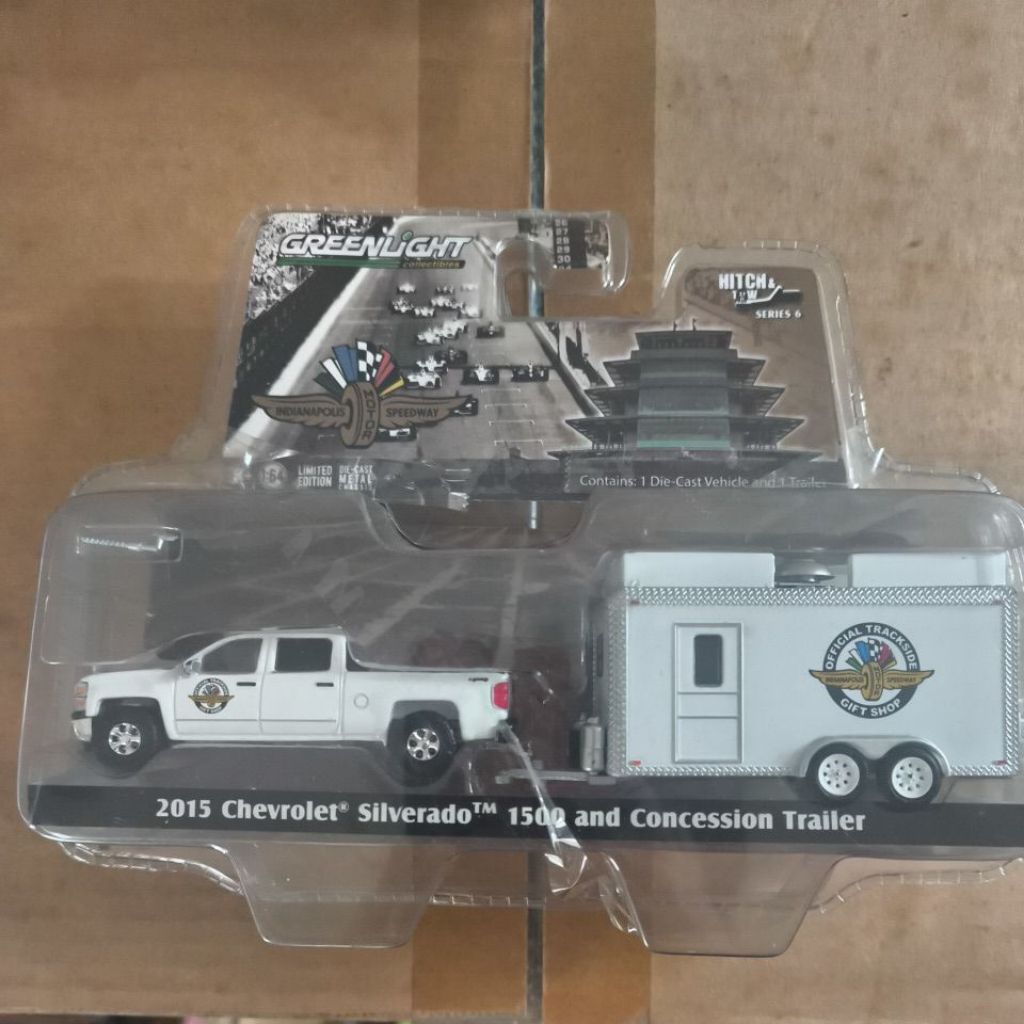 Greenlight Hitch And Tow 2015 Chevrolet Silverado concession Trailer