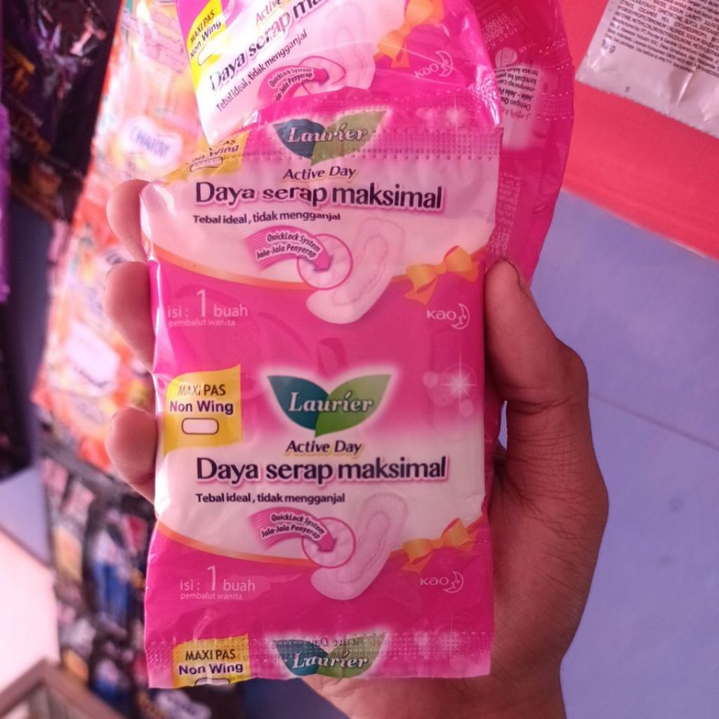 PEMBALUT LAURIER ACTIVE DAY SACHET ISI  10 (1 RENCENG)