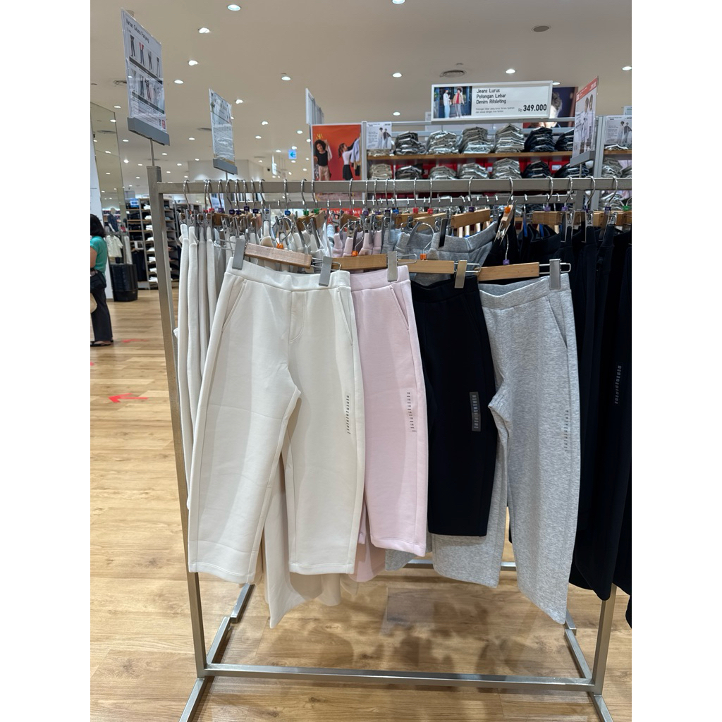 Uniqlo Celana Curve sale