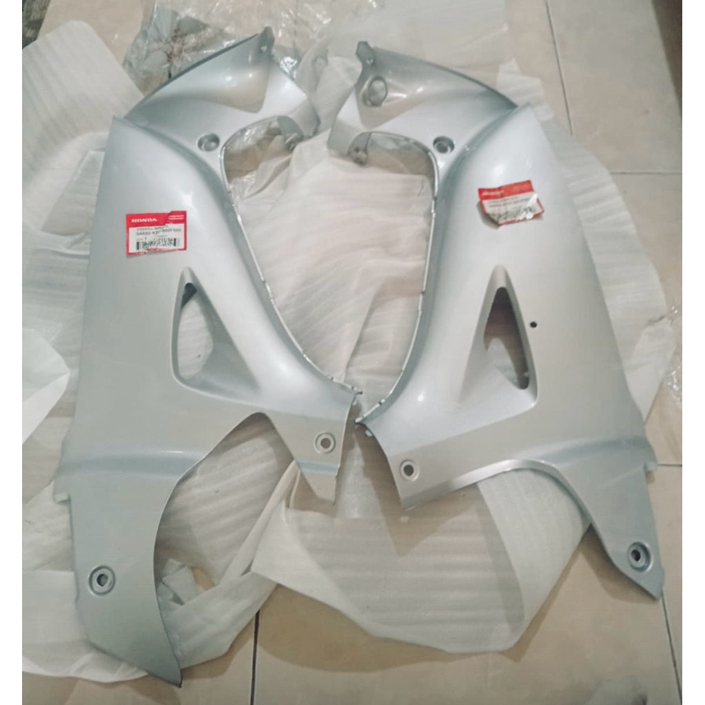 Cover Sayap Dalam Honda Karisma 125 D X SILVER set Kanan Kiri Original Ahm 64400-KPH-880FMH / 64450-