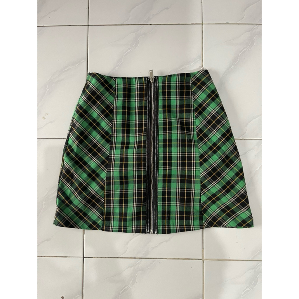 rok hijau kotak kotak stradivarius