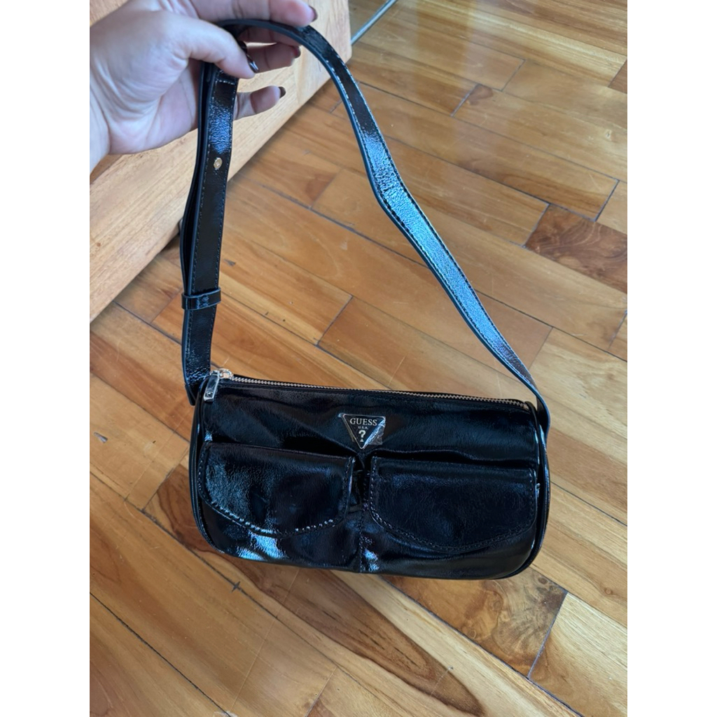 preloved ( Ini minus diujung ) tas guess hitam