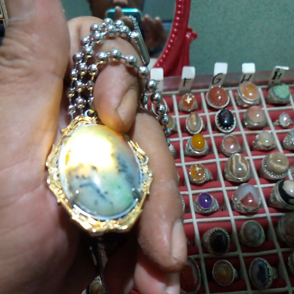 Liontin batu hijau Garut disenter motif lumut Natural Alam