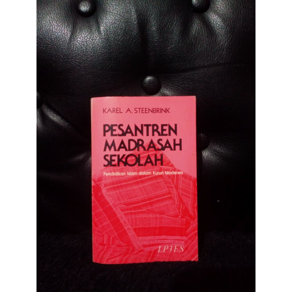 Pesantren Madrasah Sekolah - Karel A. Steenbrink