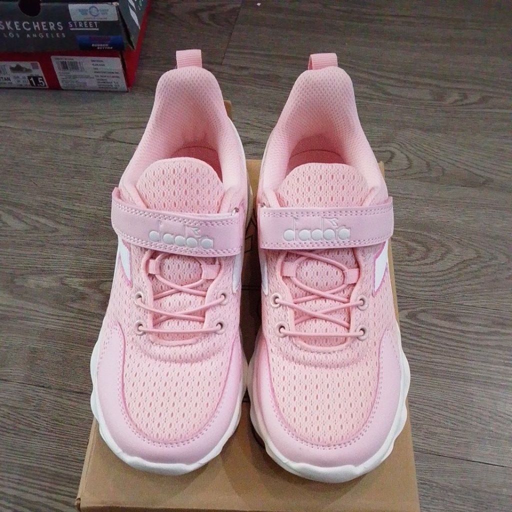 Sepatu Dia Napoli JR (F)