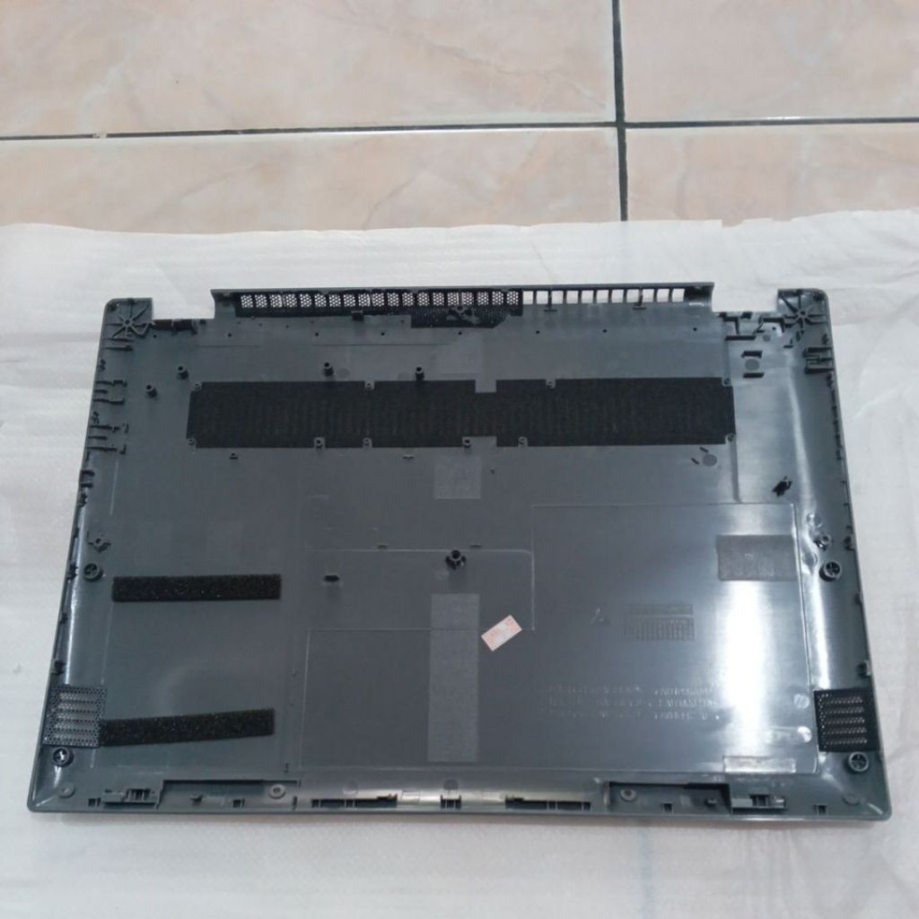 Casing Bagian Bawah Bottom Laptop Lenovo Yoga Flek 5-14 520-14IKB 520