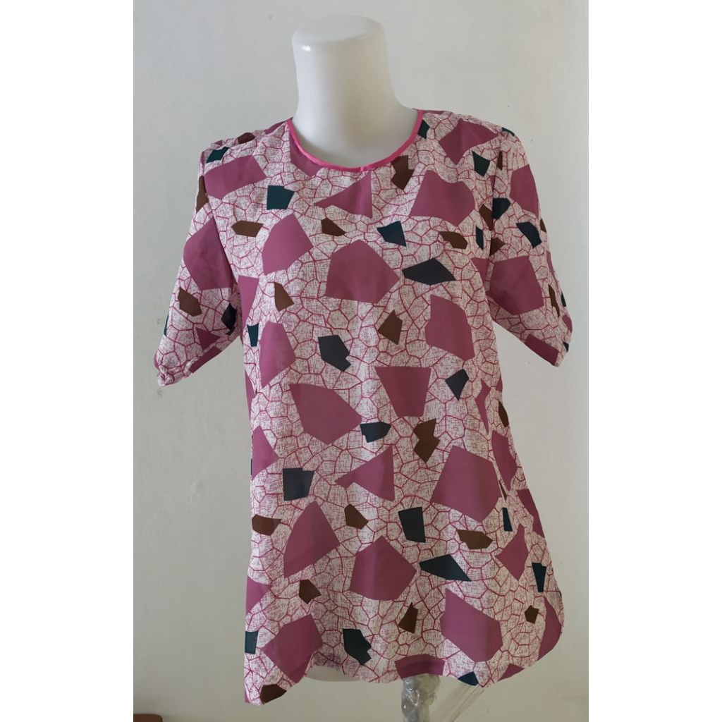 Blus wanita ungu abstrak