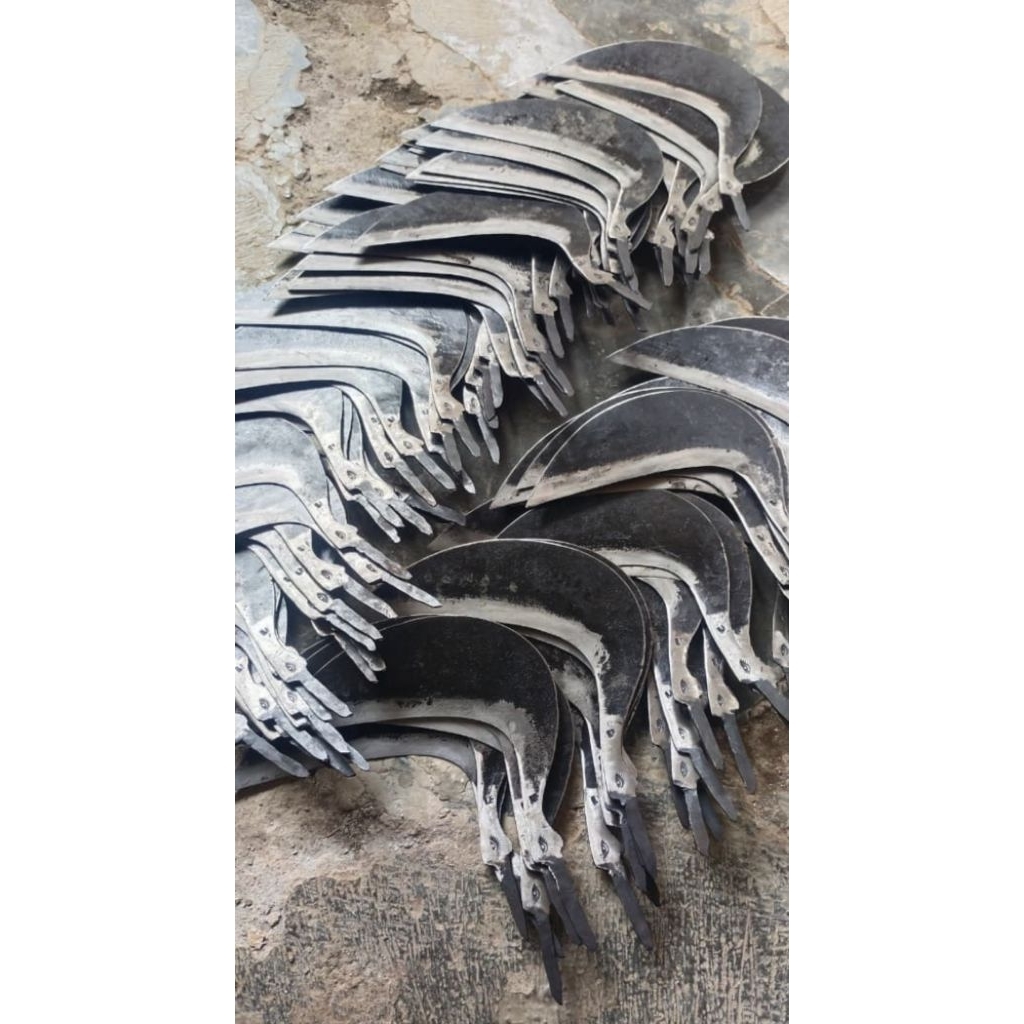 Arit rumput Jawa  cap mata termurah di kelasnya