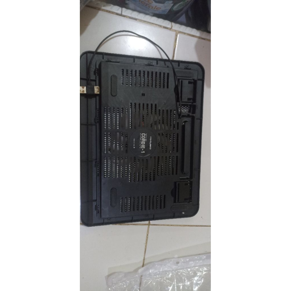 alas pendingin laptop (cooling pad).