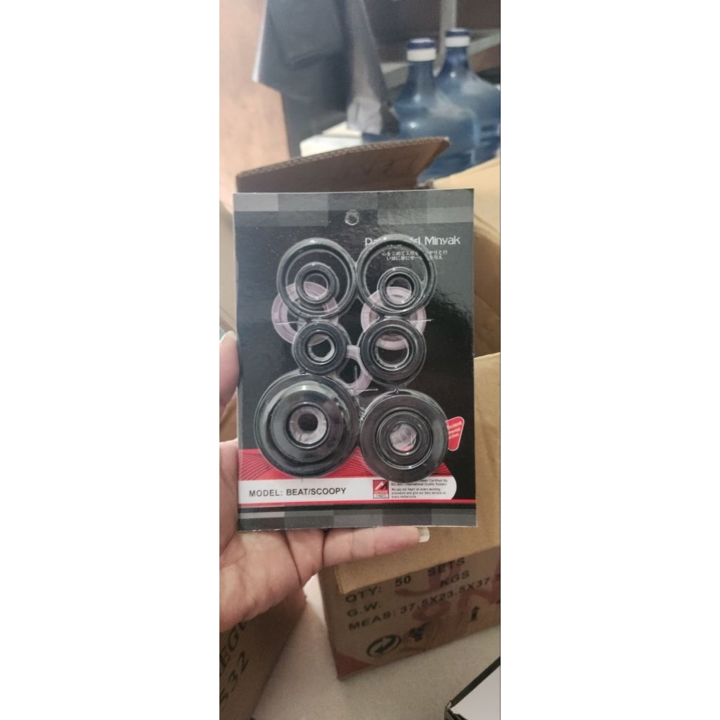 Oil Seal Mesin Komplit BEAT KARBU / SCOOPY KARBU Merek MLKUNL