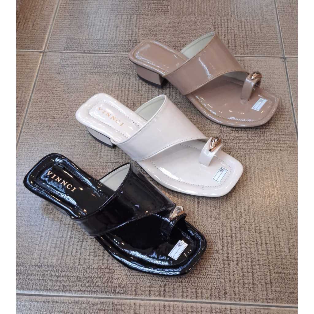 KDS | VNC Local Brand Wanita Sandal Heels Glossy Heels 3 cm Mules Jempol Mata Emas Sandal Hak Chunky