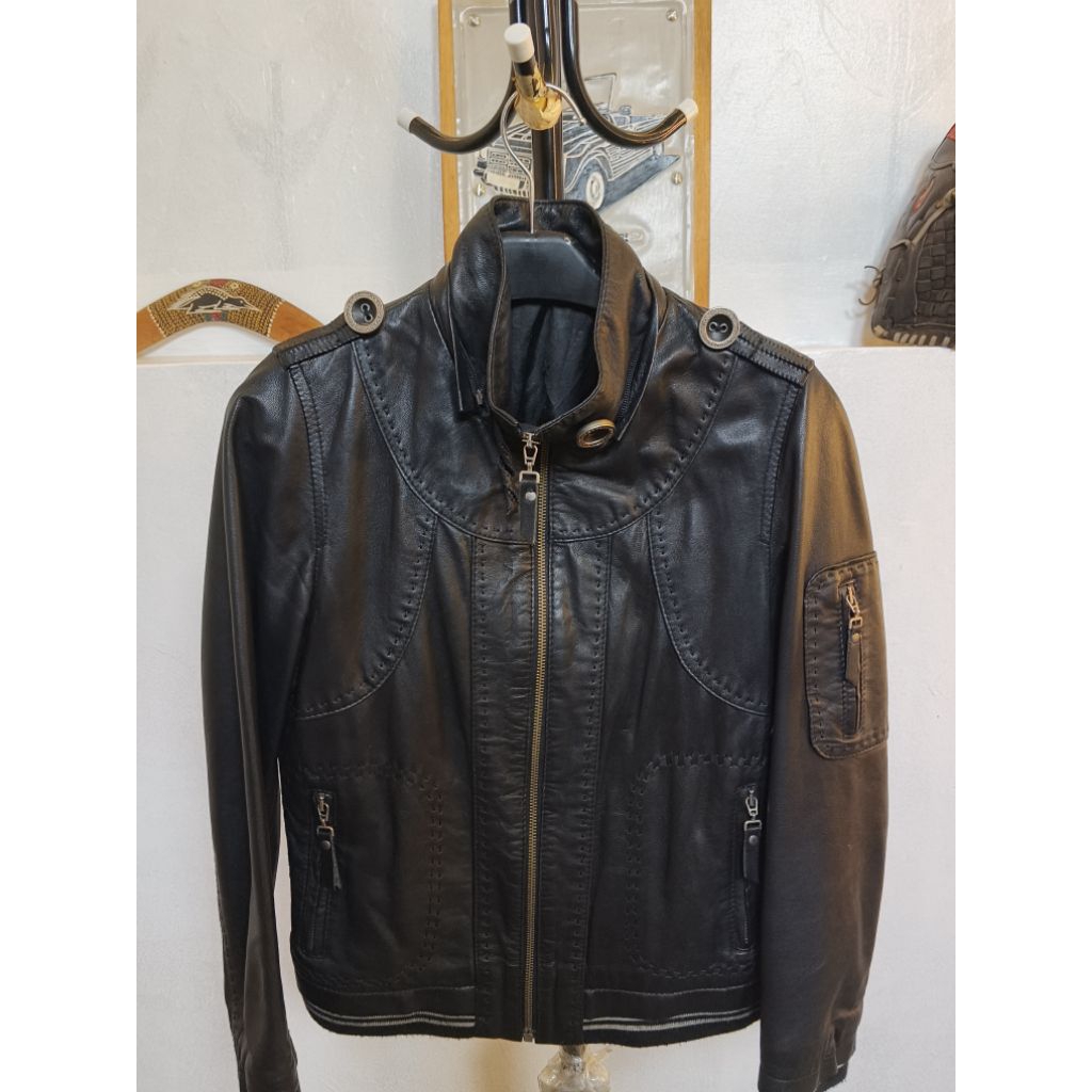 Jaket Kulit Hitam Wanita