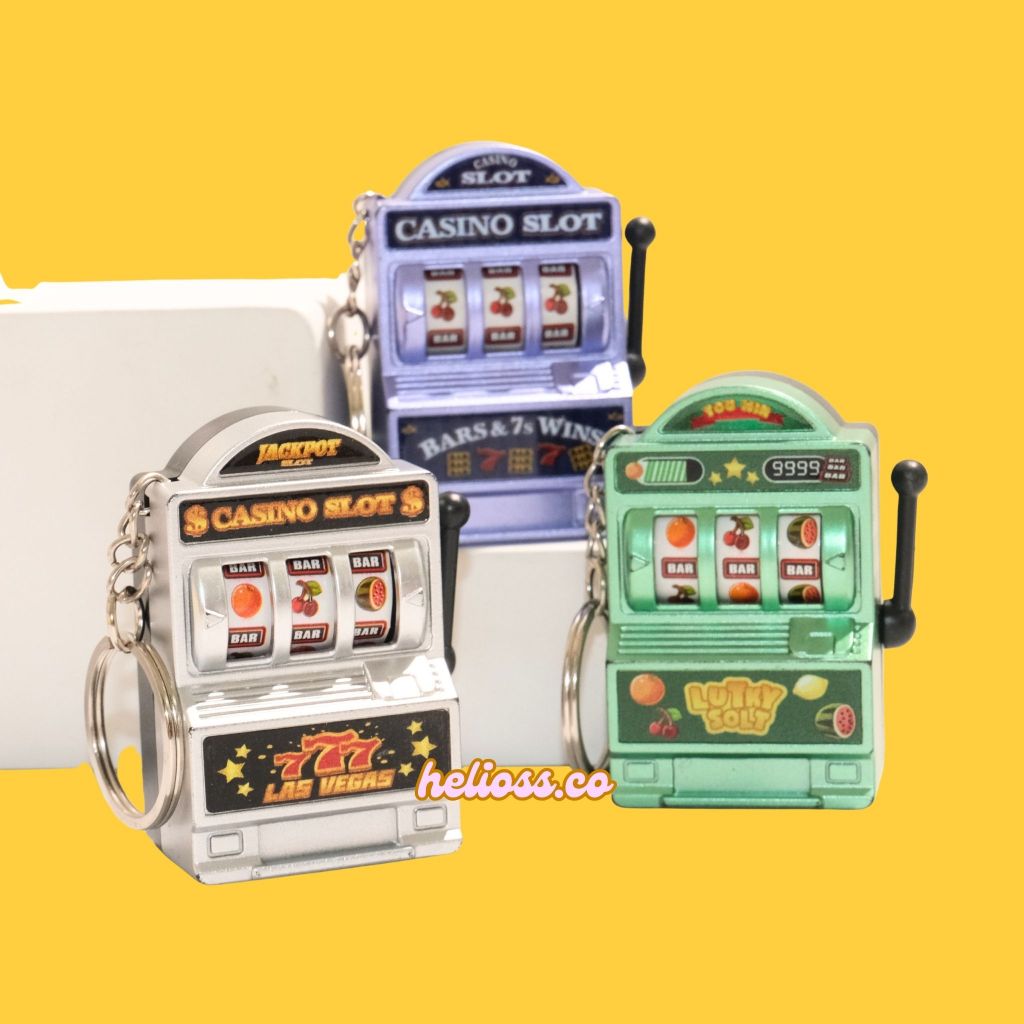 GANTUNGAN KUNCI MAINAN MESIN MACHINE SLOT LUCKY CASINO DESAIN UNIK MENARIK GANTUNGAN TAS LUCU HELIOS