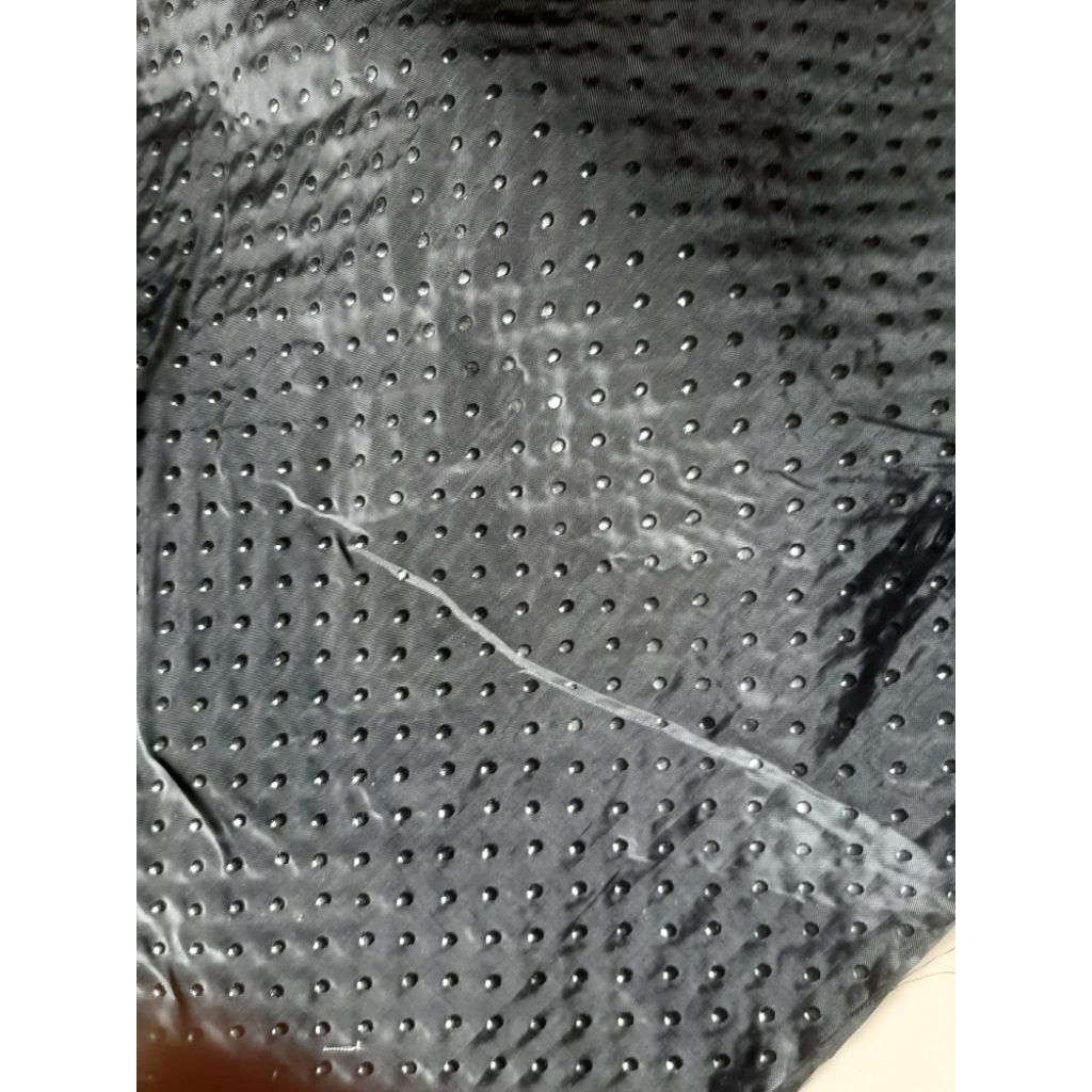 Bahan/Kain bintik anti slip per 1 mtr lebar kain 150 cm sangat cocok buat alas karpet.,sajadah,kasur