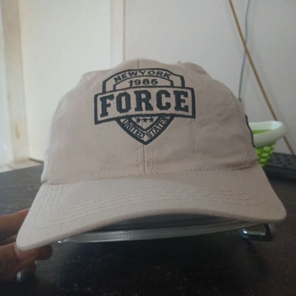 Topi katun tipis warna moca logo bordir FORCE second fashion saja allsize stelan besi murah