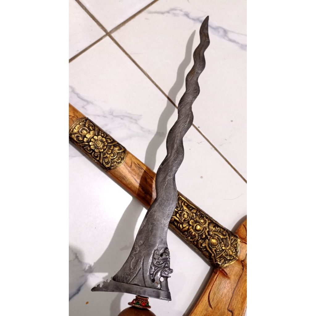 keris Bali pamor banyu Mili warangka sandang walikat