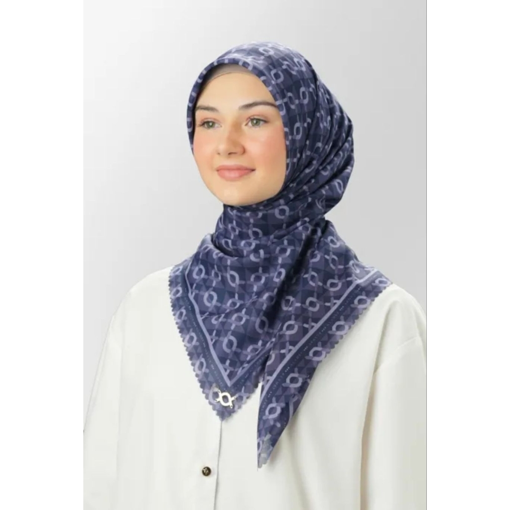 Preloved Scarf Wearingklamby