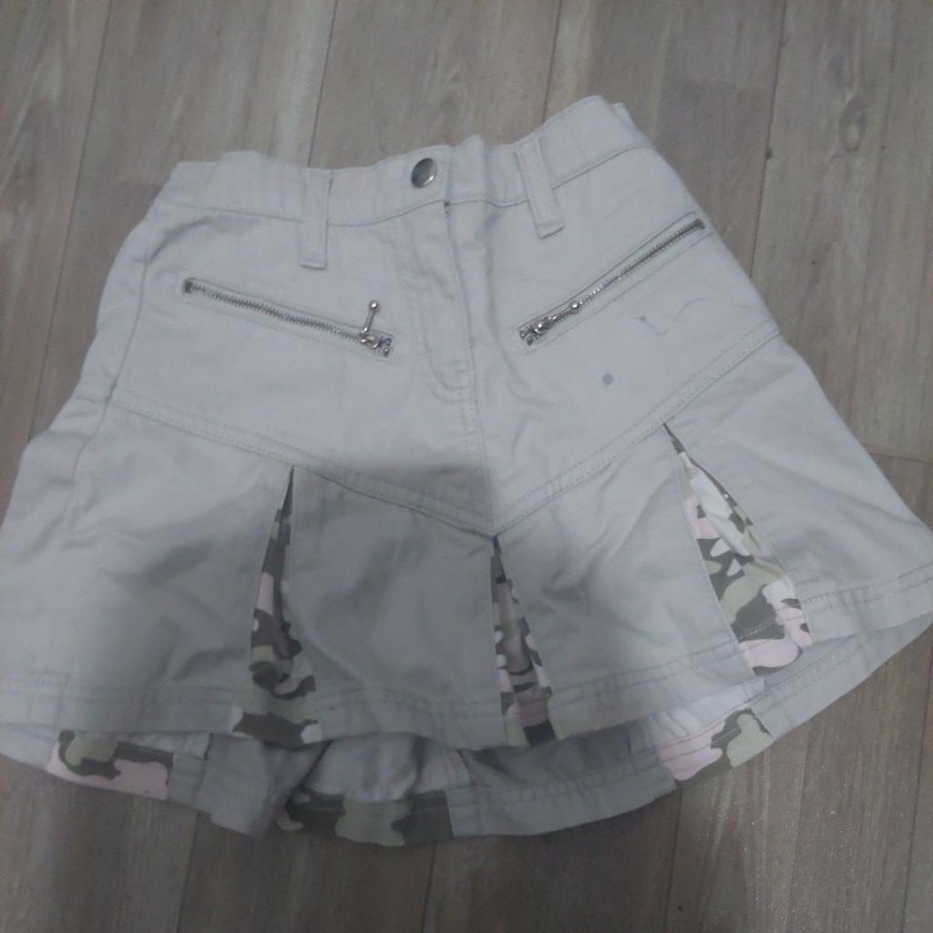 Rok anak pendek bahan denim warna hijau army. preloved.