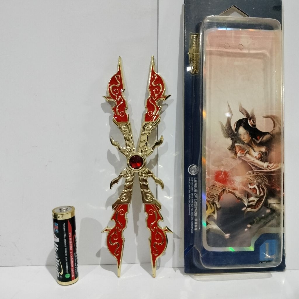 Miniatur Senjata League of Legends sesuai Foto