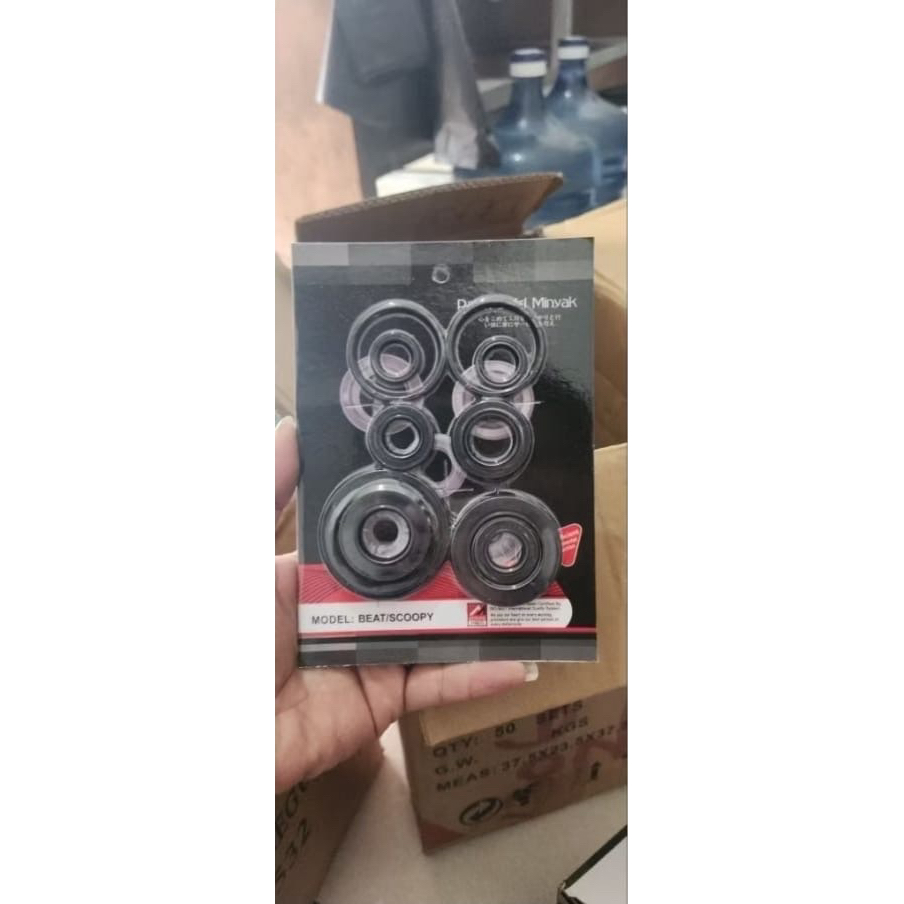 Oil Seal Mesin Komplit BEAT KARBU / SCOOPY KARBU Merek MLKUNL