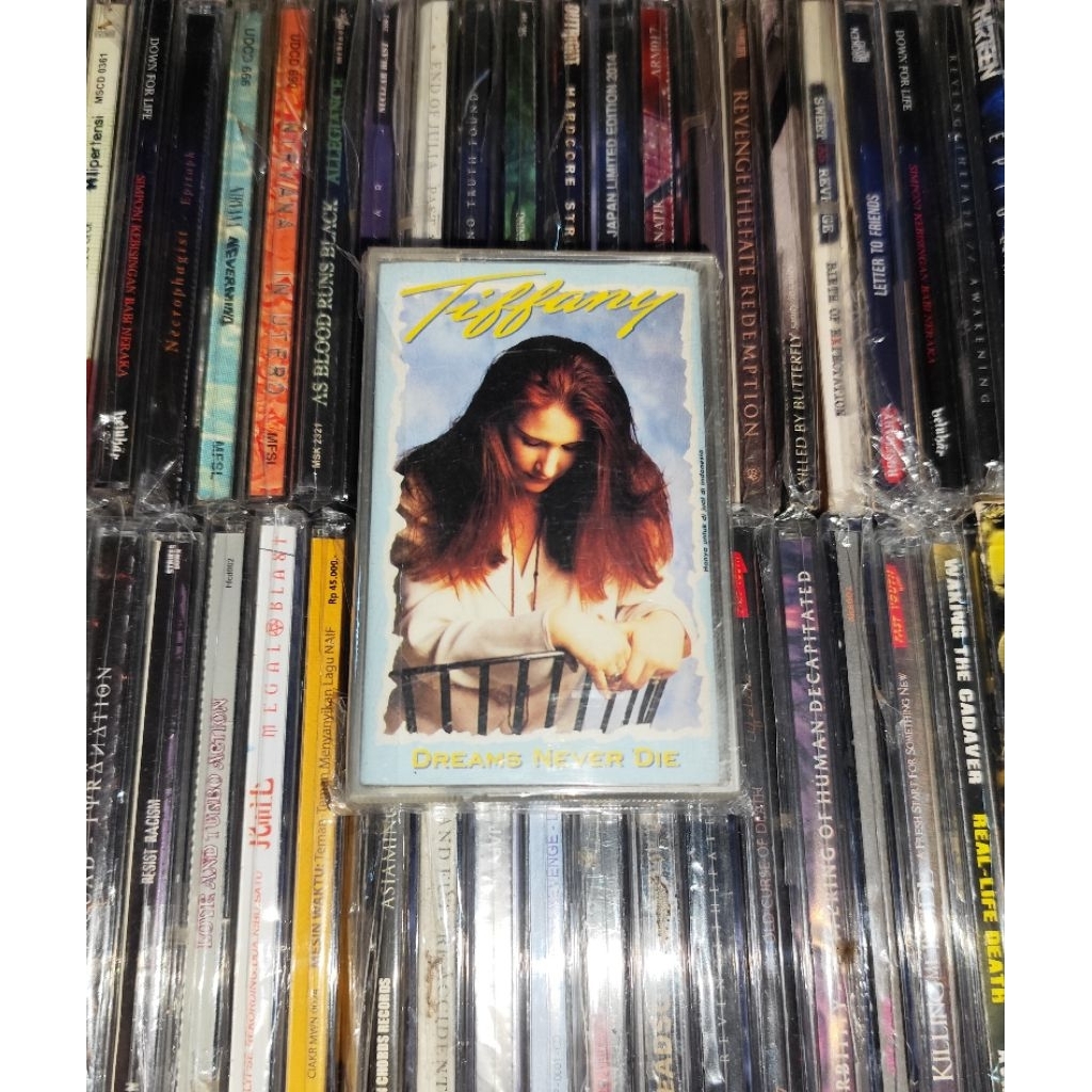 Kaset Tiffany - Dreams Never Die