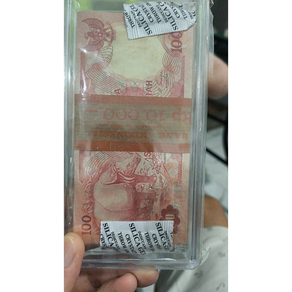 Koleksi Uang Kuno 100 Badak Gepok 100 lembar  Nomor Serri Urut