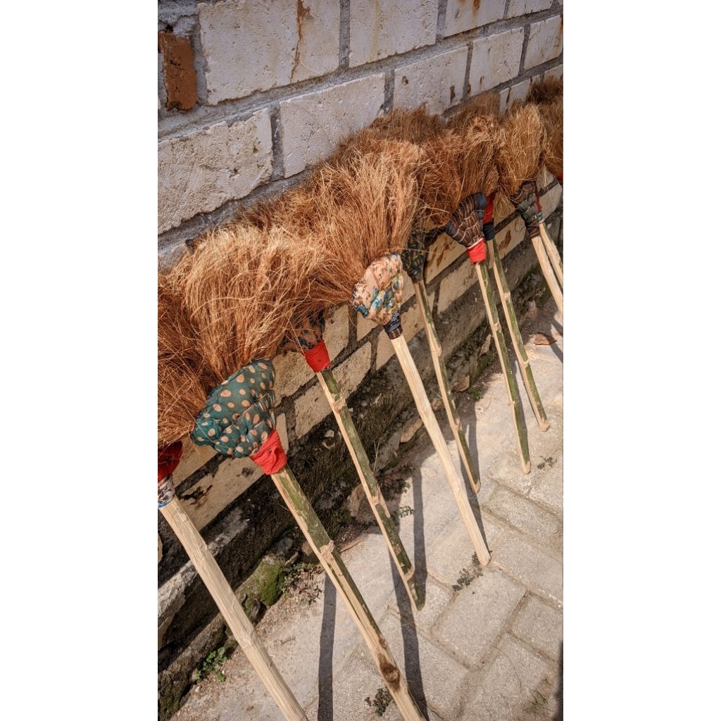 Sapu serabut kelapa / sapu sepat kelapa