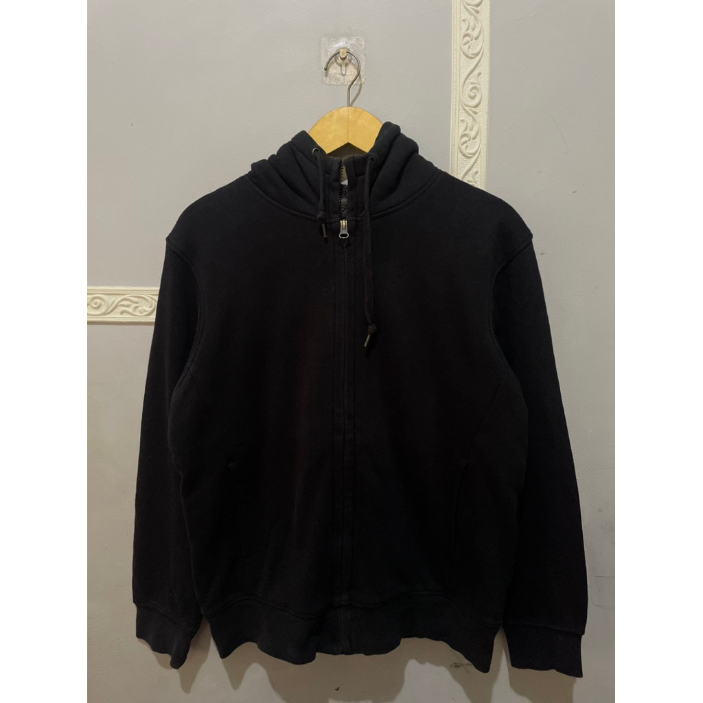 Hoodie Uniqlo Hitam Zipper Sherpa size M