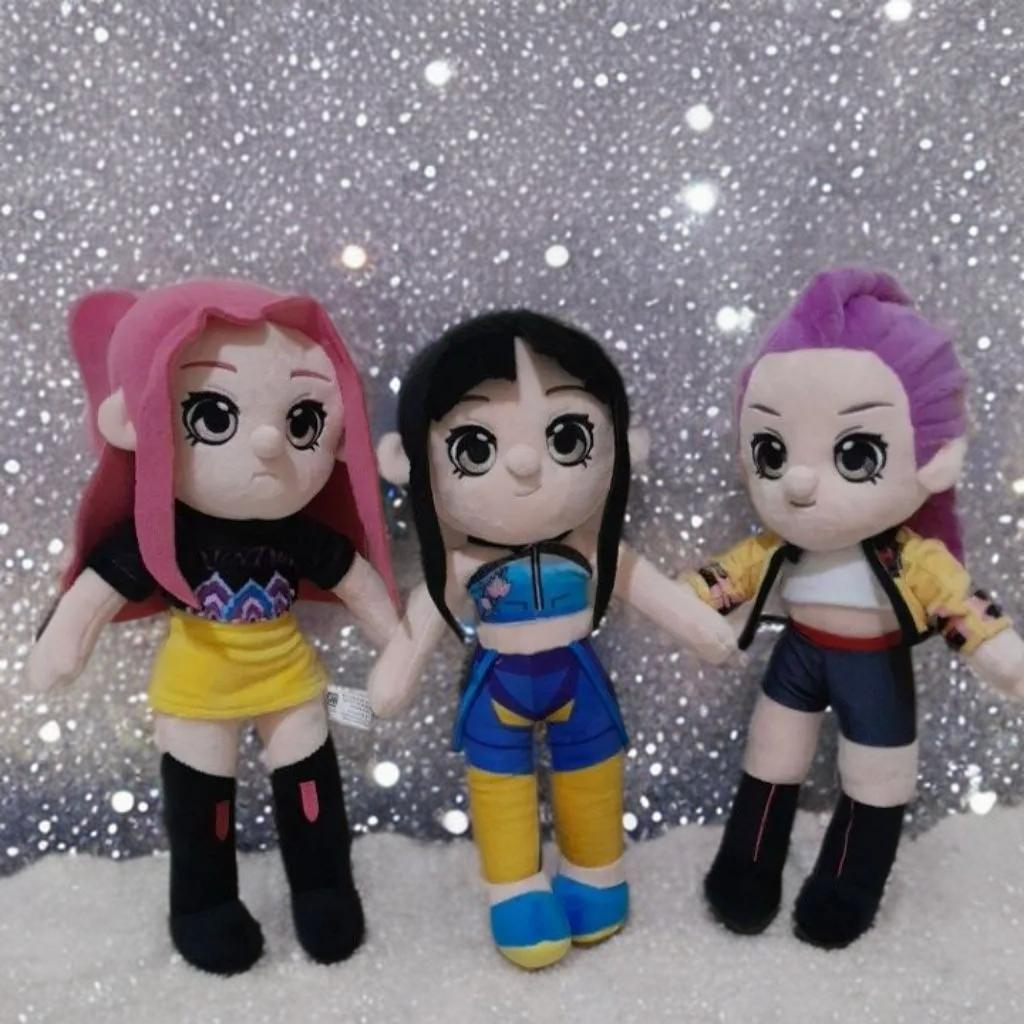 BONEKA KPOP DEMON HUNTERS PLUSHY DOLL YELVO MAINAN KOLEKSI KARAKTER HUNTRIX RUMI MIRA ZOEY