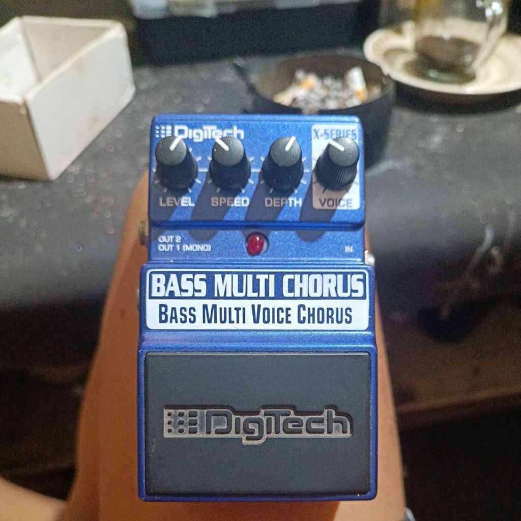 Efek bass Digitech bass multi voice chorus, second.