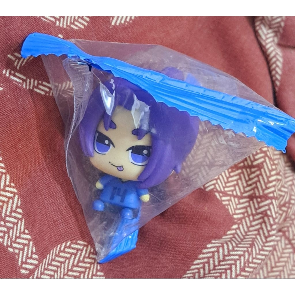 sitting figure mikage reo