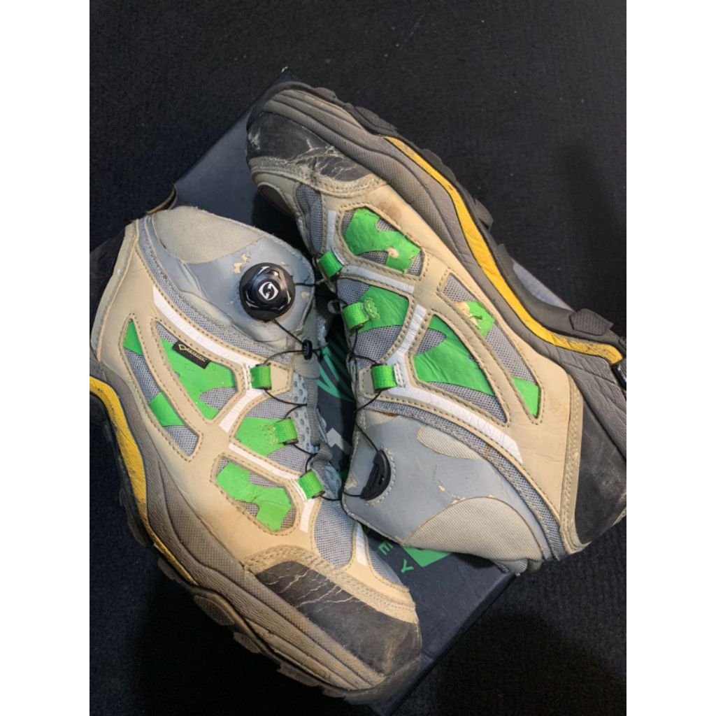 SEPATU GUNUNG GORETEX SIZE 42
