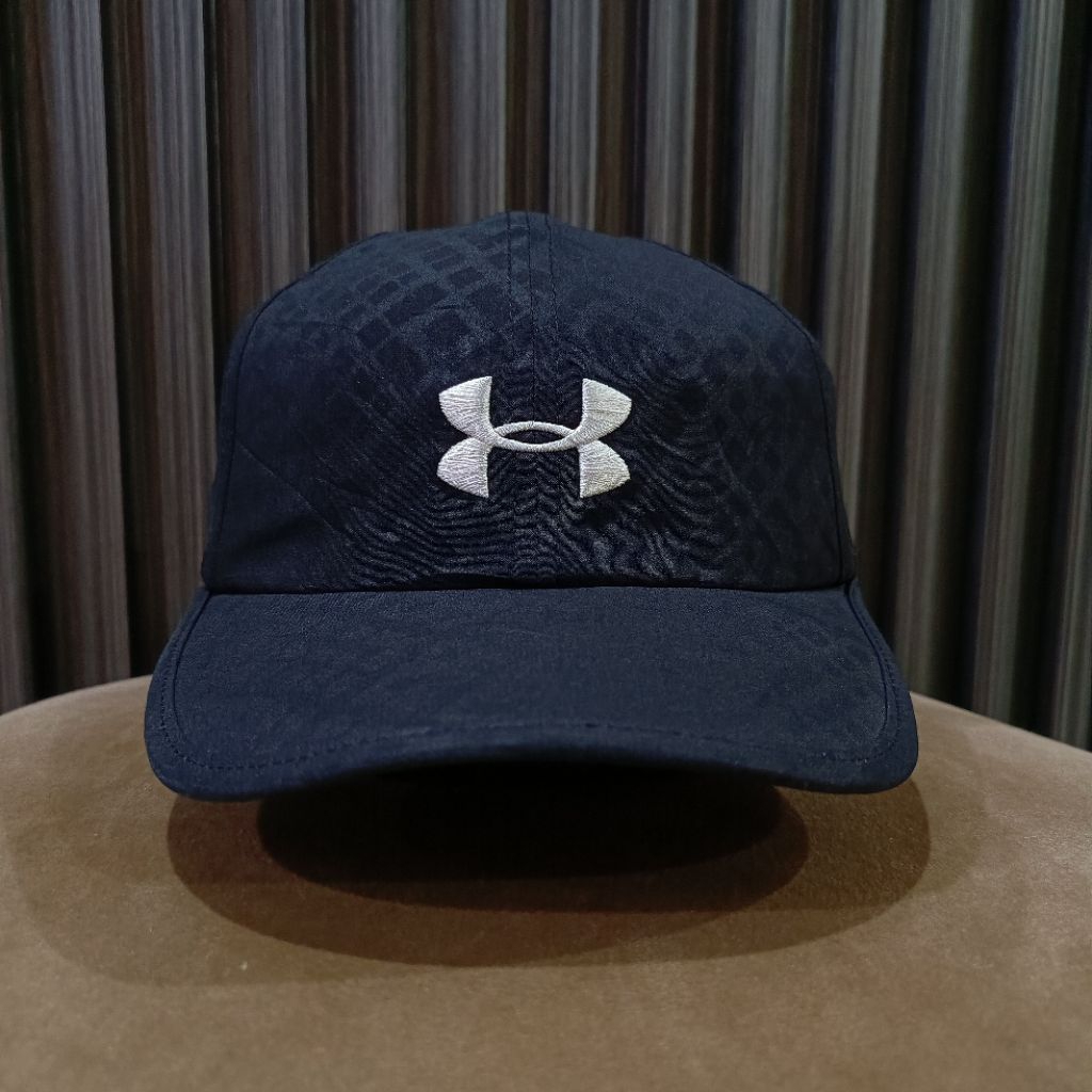 Topi Running Under Armour