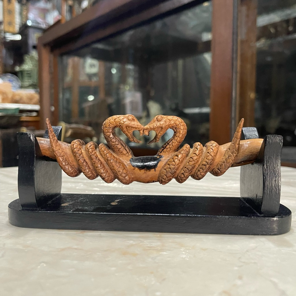 Pipa Rokok Bahan Kayu dengan Ukiran Dua Ular Lawas Jadul Tua