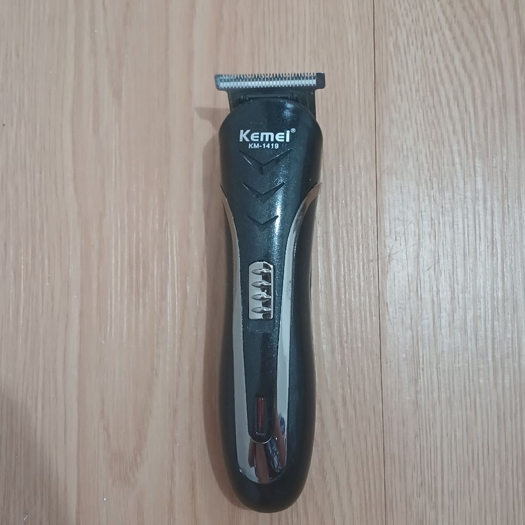 Alat Cukur Elektrik Jenggot Kumis Kemei