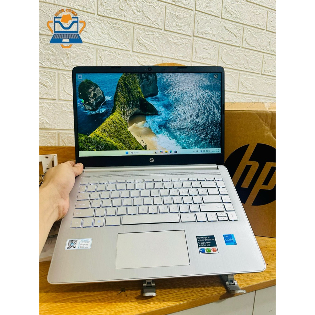 HP 14s Backlit. core i3 gen 11. ram 8/512gb ssd. normal