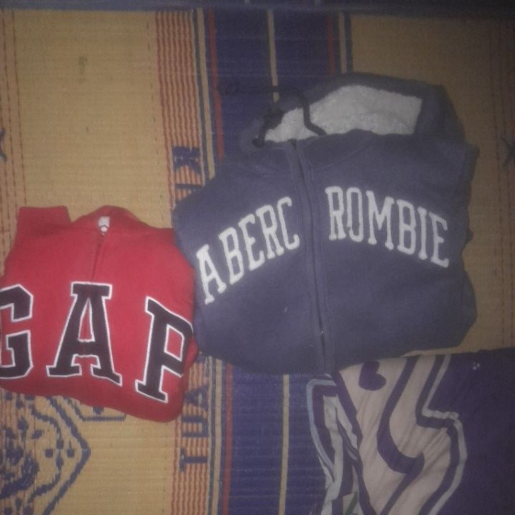 gap sherpa dan Abercrombie sherpa
