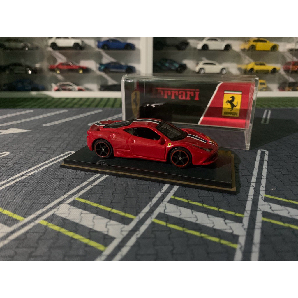 Bburago Ferrari 458 Speciale + Akrilik