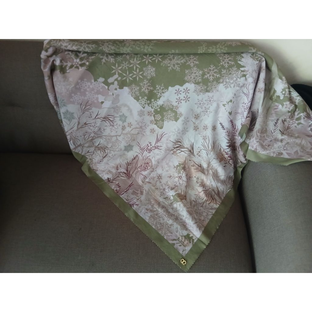 frozen series buttonscarves