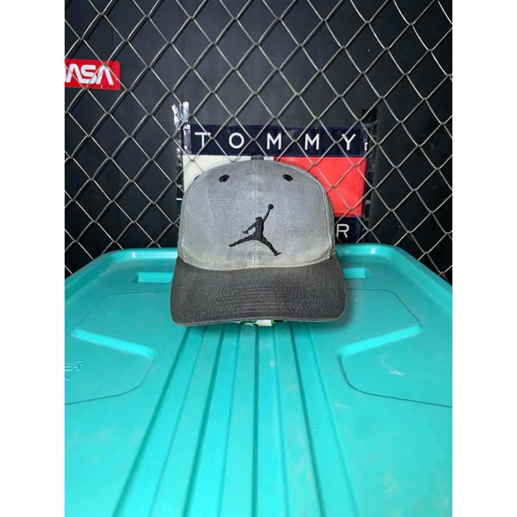 Topi vintage air jordan pria keren