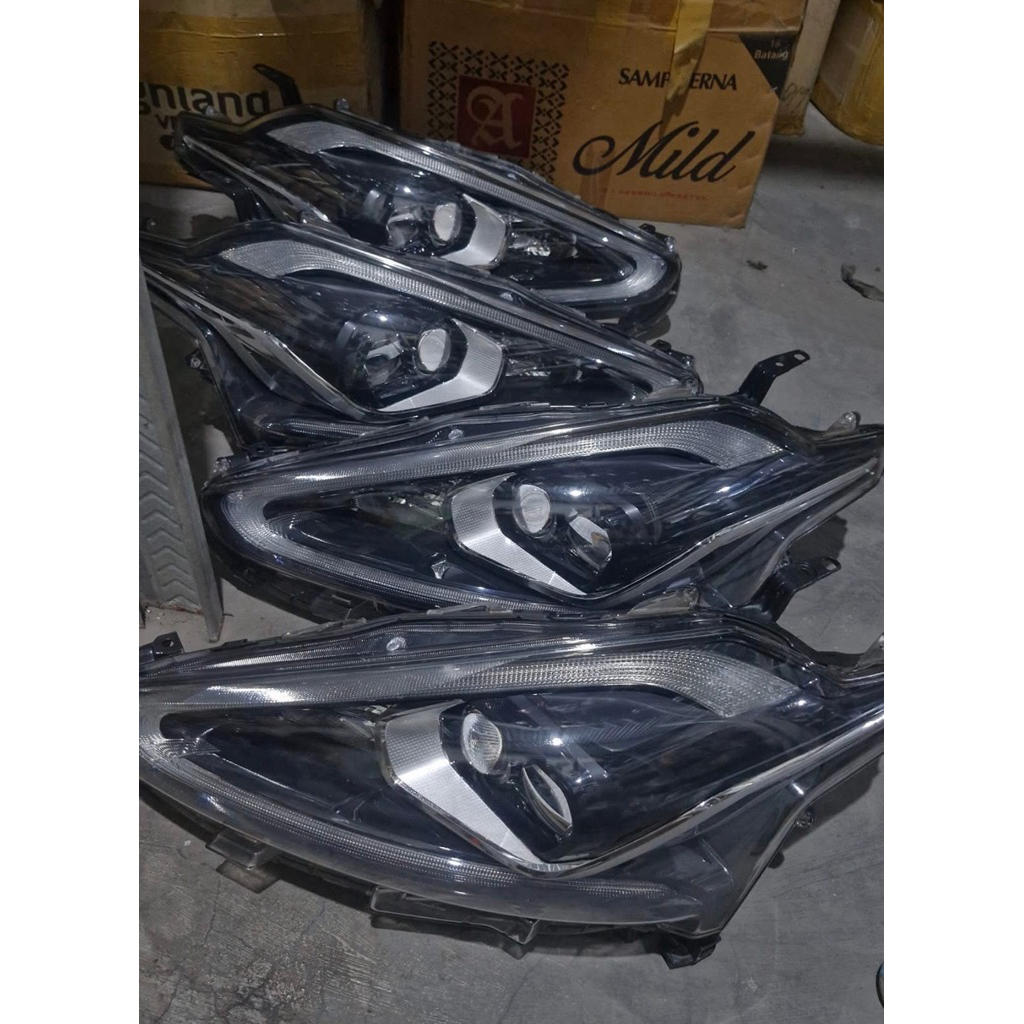 headlamp lampu depan toyota sienta Q original