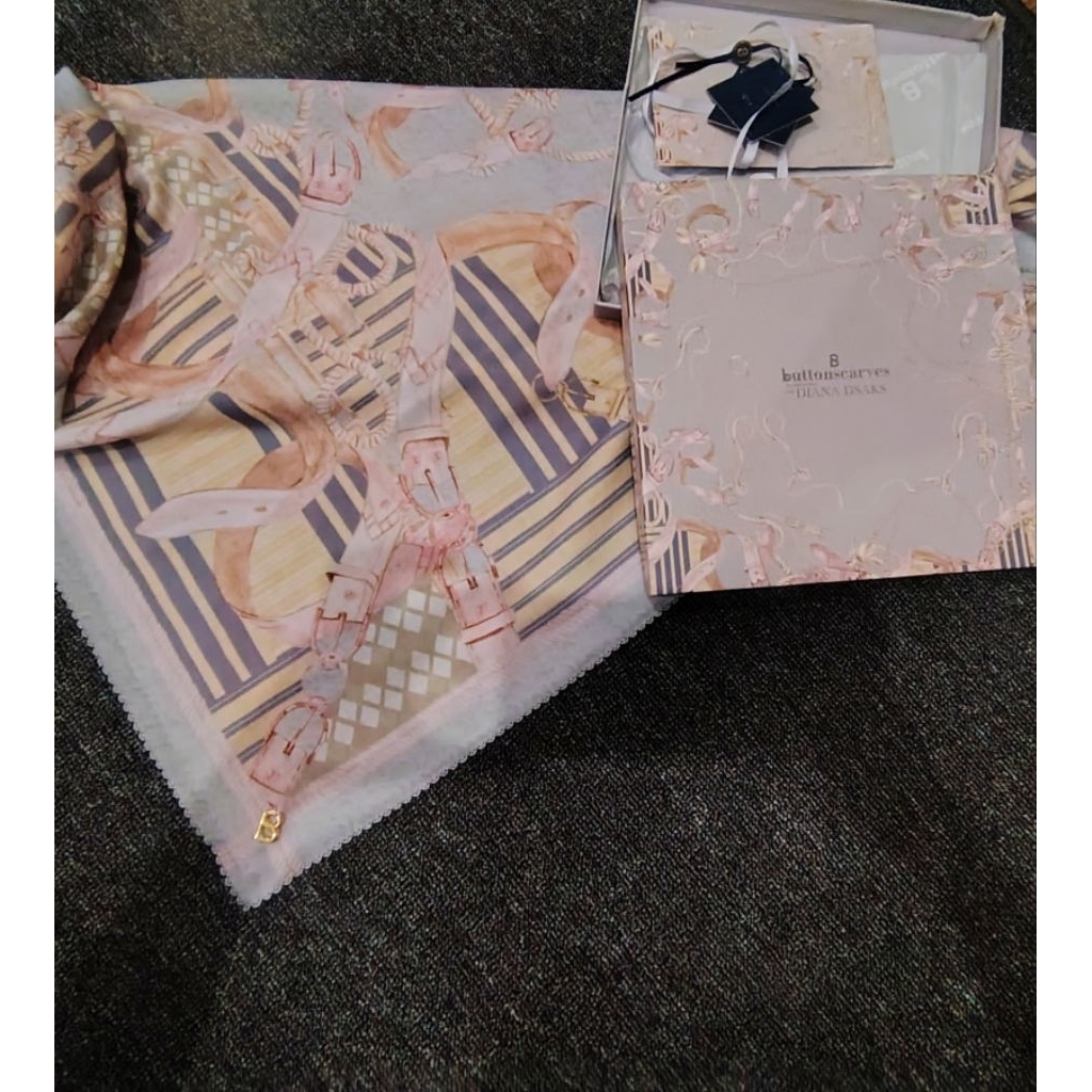 BUTTONSCARVES Preloved Chain 2 Labella