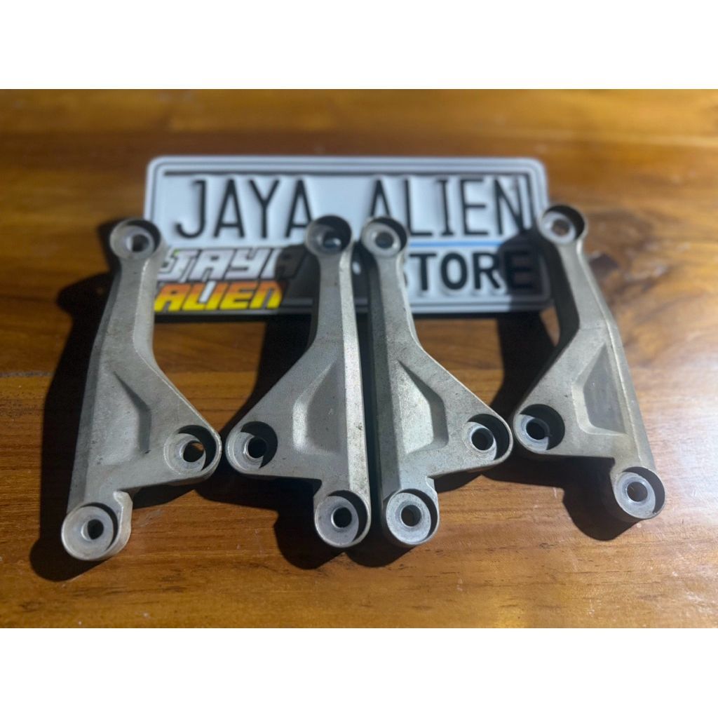 Breket Sambungan Mesin Engine Hanger Motor CB 150R CBR K45N K45G Original Copotan