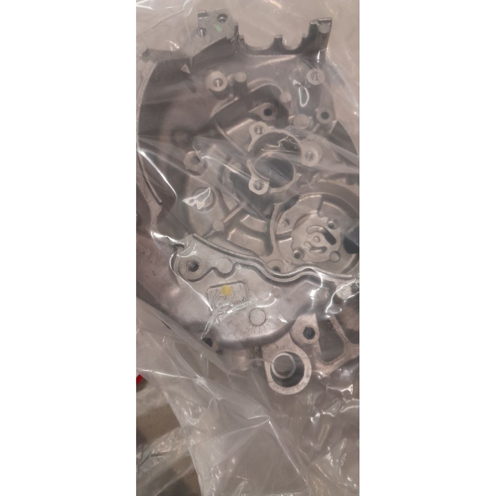 11100K25600 CRANK CASE KANAN BLOK MESIN KANAN BEAT, SCOOPY, VARIO INJEKSI ORI HONDA