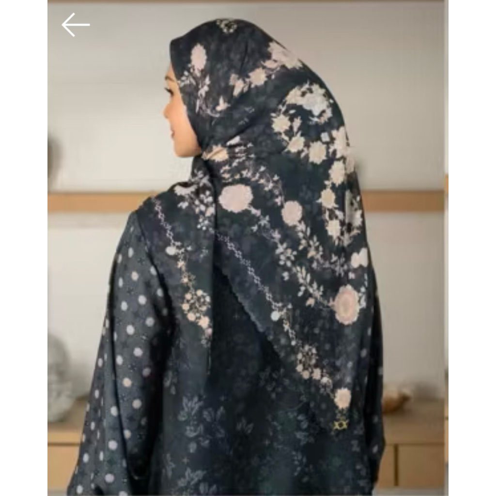 Preloved SIARA Scarf Wearing Klamby Original (Aurora Black)