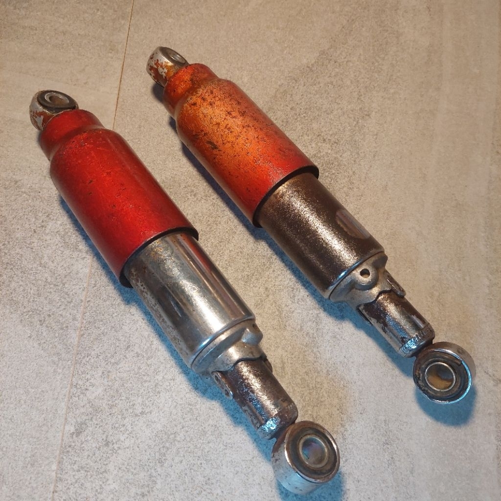 Shock belakang suzuki fr70 / fr80 ( ori - bekas copotan )