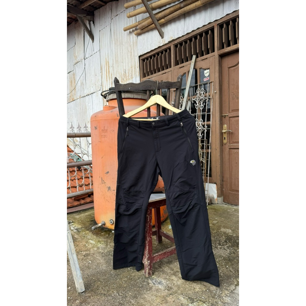 Celana Mountain Hardware